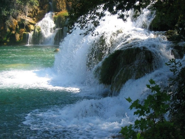 остров млет водопад