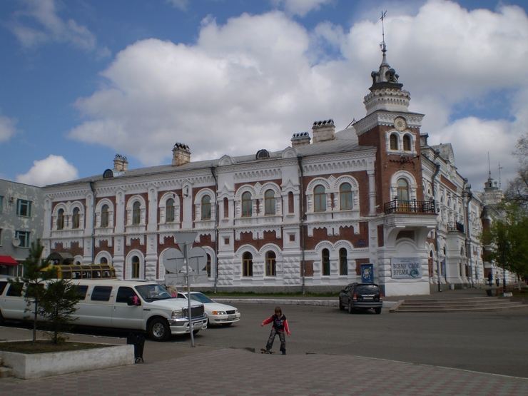 Амурский областной краеведческий музей. Здание музея город Благовещенск. Город Благовещенск Амурская область. Краеведческий музей Благовещенск зимой. Здание краеведческий музей города Благовещенска.